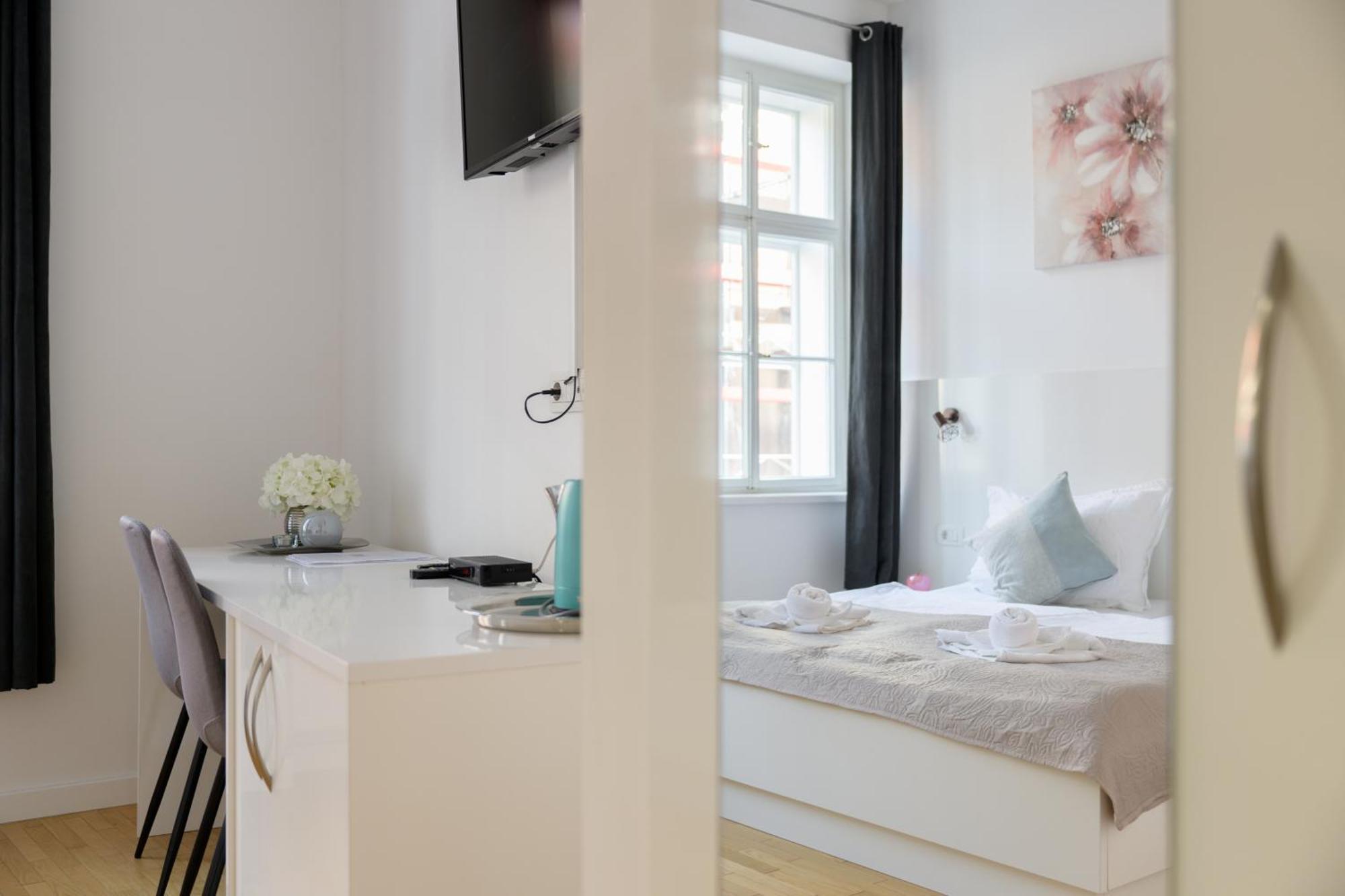 Niva Rooms & Studio Apartment 萨格勒布 外观 照片